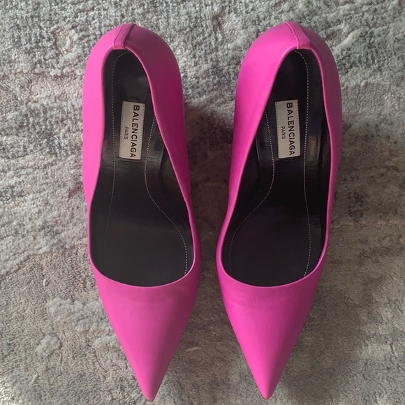 Balenciaga fuchsia leather pumps. - Picture 2 of 7